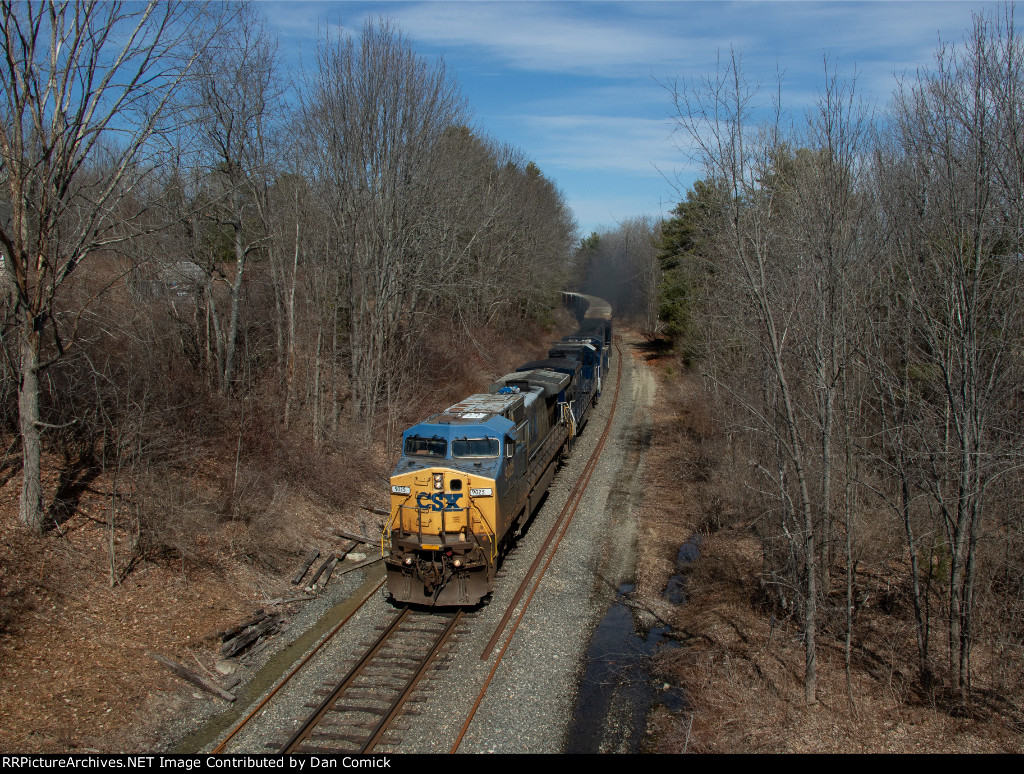 CSXT 9025 Leads L070 at Penney Rd. 